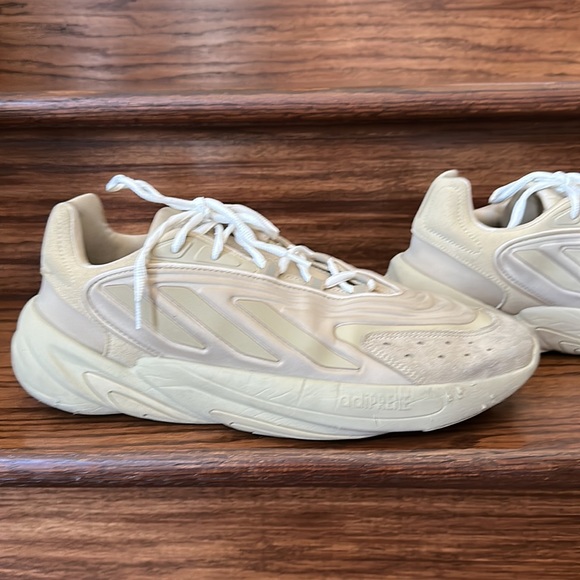 Authentic Adidas - Picture 4 of 10